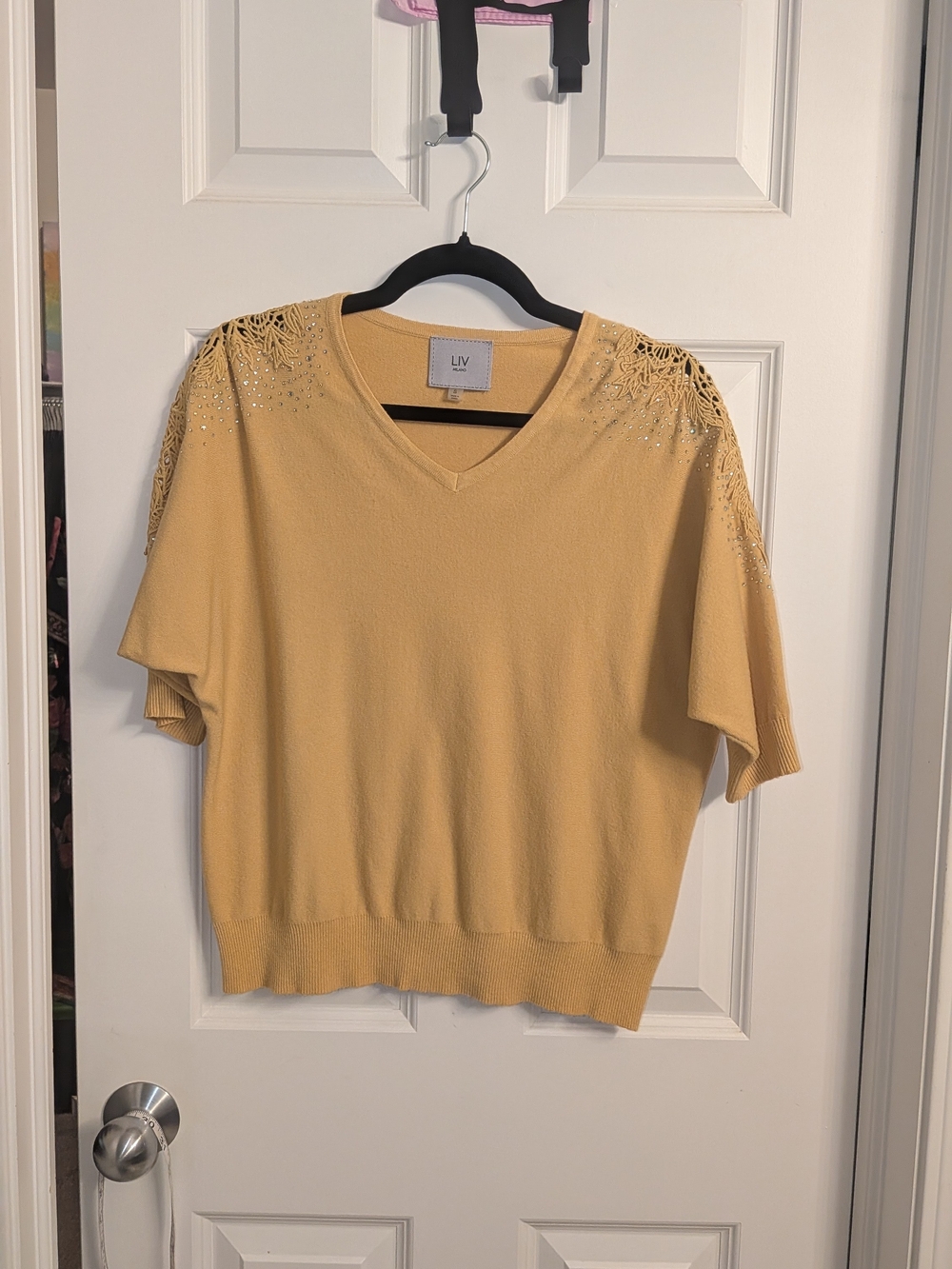 LIV Short Sleeve V-Neck Sweater Top in Mustard